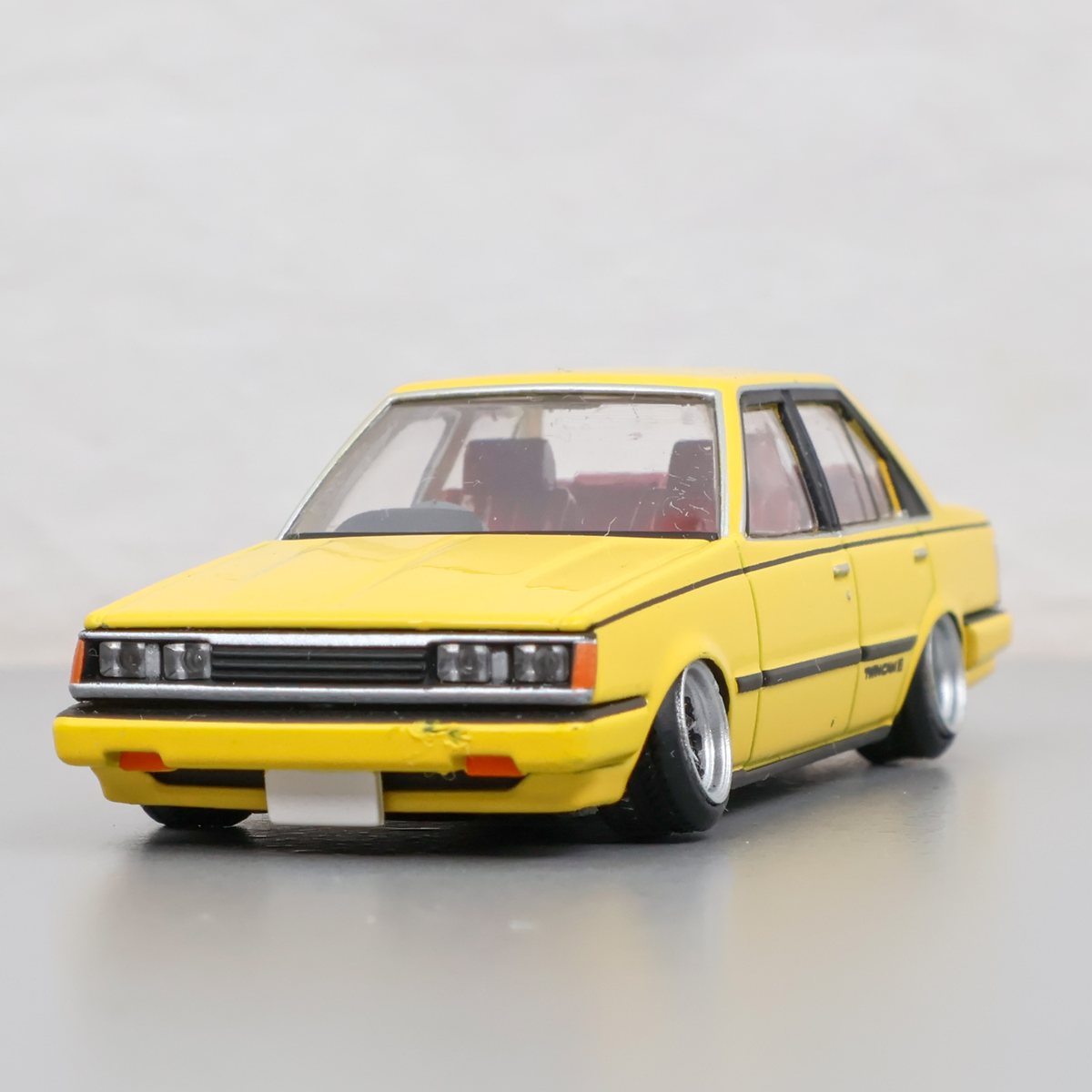 トミカ リミテッドヴィンテージ ネオ トヨタ カリーナ 1600 GT-R (84年式) イエロー LV-N59a 改 深リム ローダウン マフラー TOMY TEC