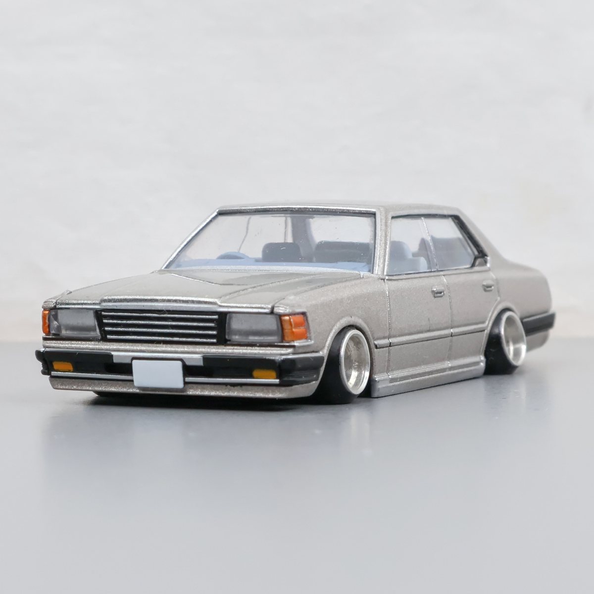 トミカ リミテッドヴィンテージ ネオ セドリック 200E ターボSGL (シルバー) LV-N112b 改 深リム ローダウン マフラー TOMY TEC